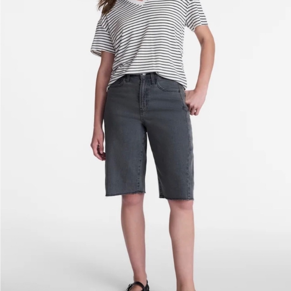 Time Tru | High-Rise Bermuda Shorts - Black Wash NWT